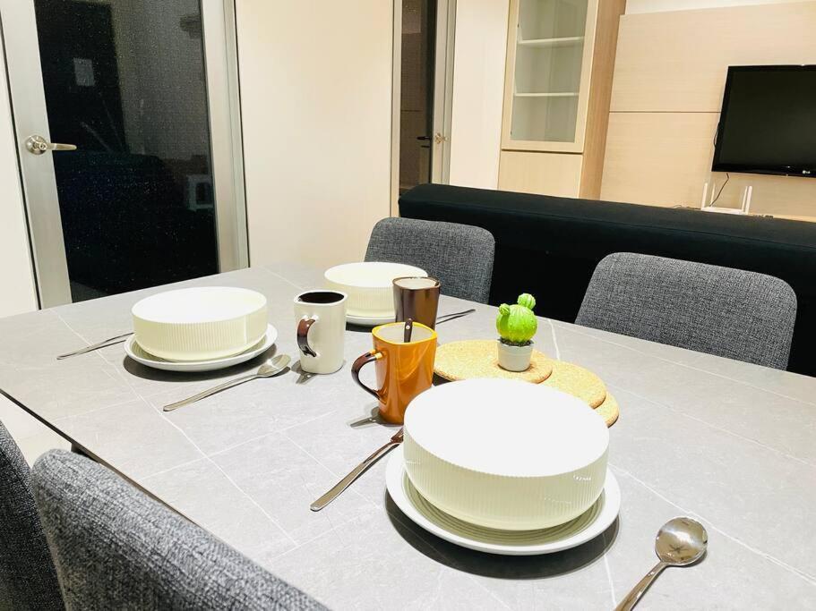 Palazio Mount Austin 2Br Studio Pool View With Tv Box-3 Plus 1 Pax C2-07 Johor Bahru Exterior photo